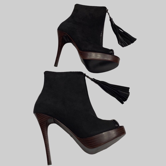 L’AGENCE BLACK SUEDE STILETTO ANKLE BOOT WITH FRONT ZIPPER CLOSURE AND TUSSLE - Picture 5 of 16